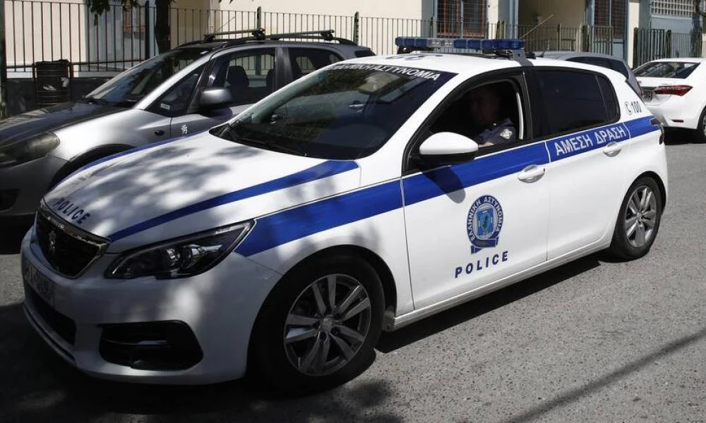 Χαλκίδα: Άνδρας έβριζε περαστικούς και τους απειλούσε με μαχαίρι- Το πέταξε και κλειδώθηκε σε σπίτι